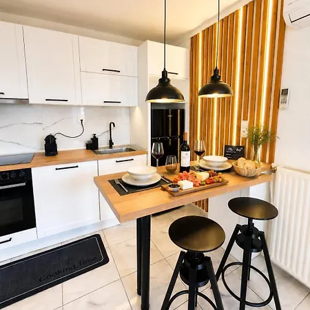 Luxury In Dráma